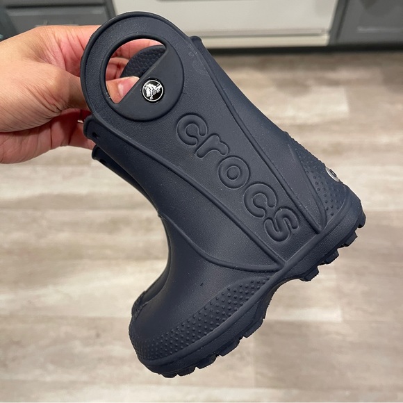 CROCS KIDS’ HANDLE IT RAIN BOOT - Picture 9 of 12